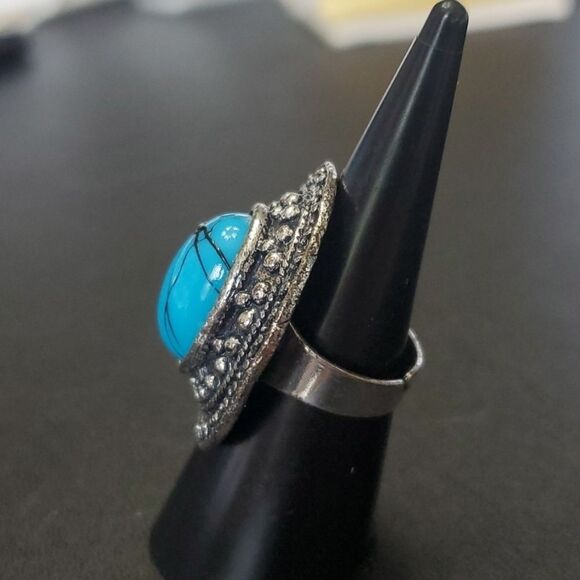 Silver tone ring with blue - Picture 5 of 10